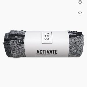 Lutava activate, charcoal, infused anti microbial  Fitness Towel. NWT.